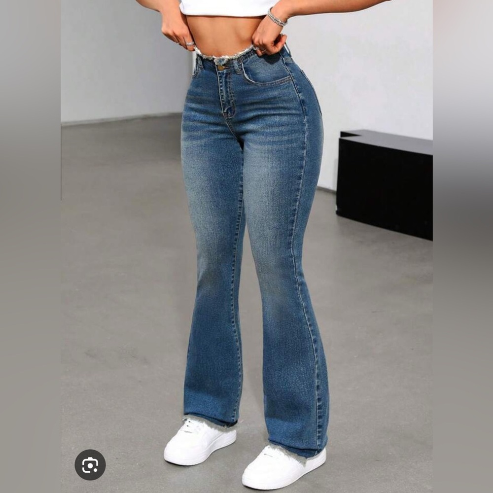 SHEIN ICON Frilled Hem Washed Flared Jeans